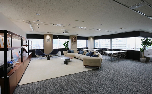 KOKI（コキ スタッキングアームチェア） DESALTO | カッシーナ・イクスシー