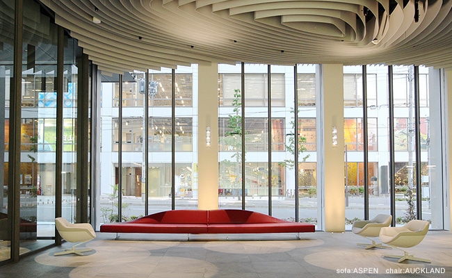 KOKI（コキ スタッキングアームチェア） DESALTO | カッシーナ・イクスシー