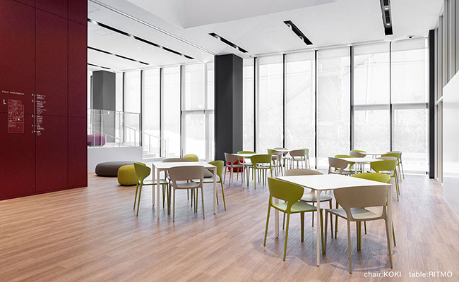 KOKI（コキ スタッキングアームチェア） DESALTO | カッシーナ・イクスシー