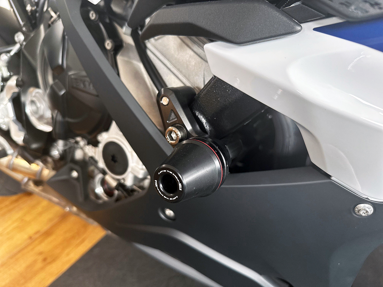 AELLA 新製品のご案内 フレームスライダー S1000RR 2023～】