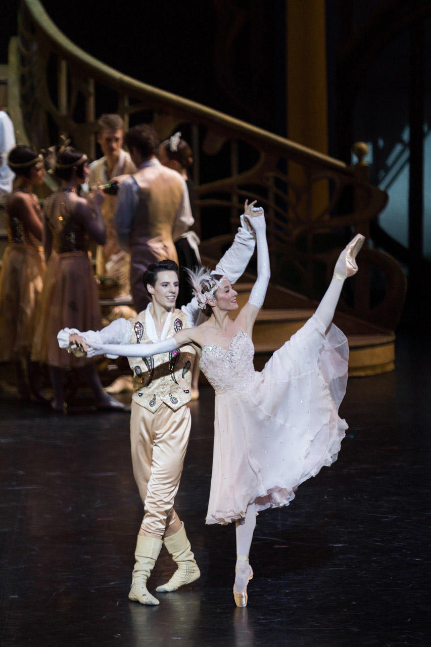 リュドミラ・パリエロが貧しい時からスポットライトが当たるまでを丁寧