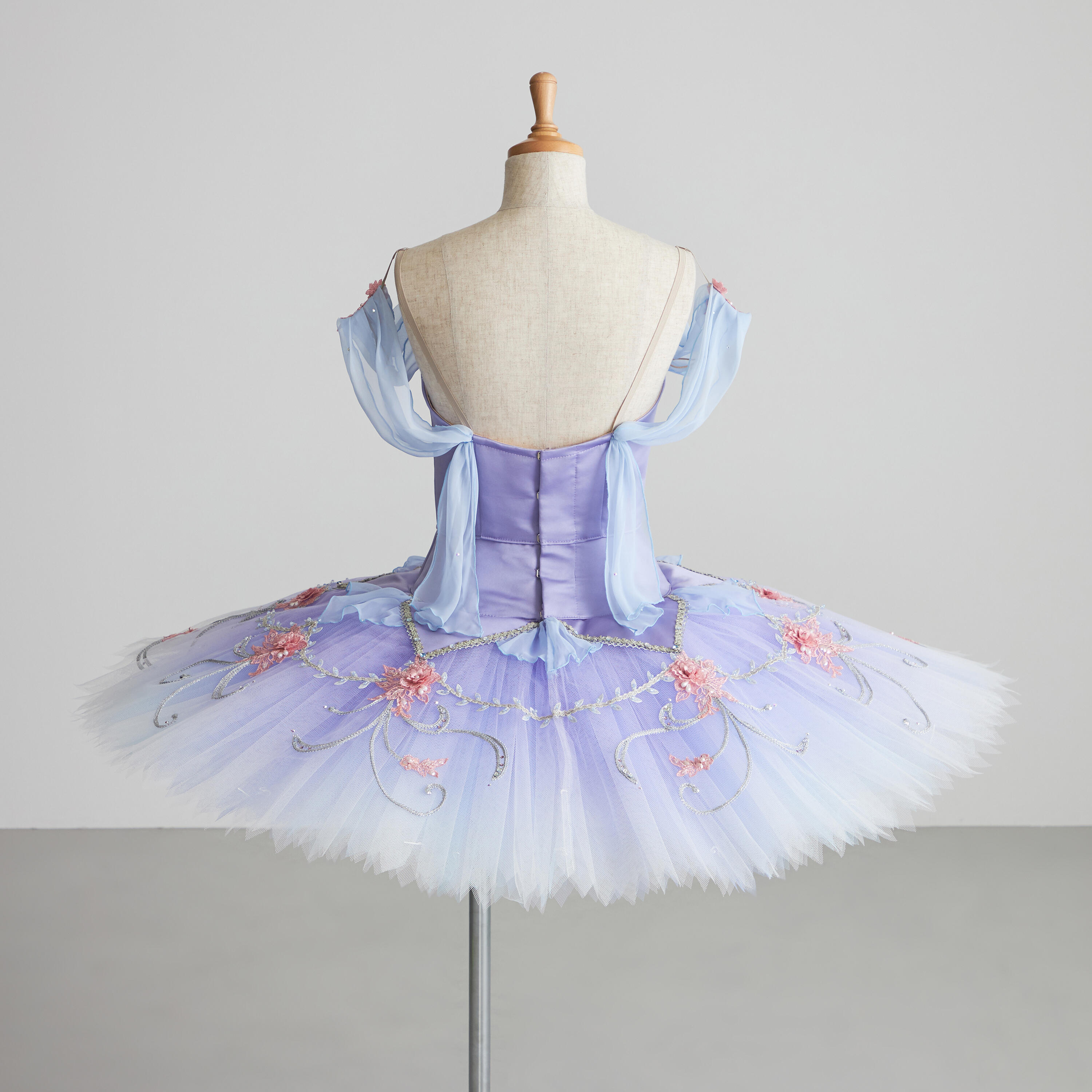 代官山本店】オリジナルバレエ衣装を店頭でお求めいただけます＜1/5