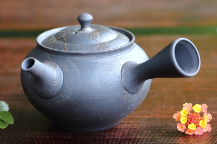 藤田徳太 炭化藻掛け急須 満容量240ml 常滑焼煎茶器 作家ものティーポット