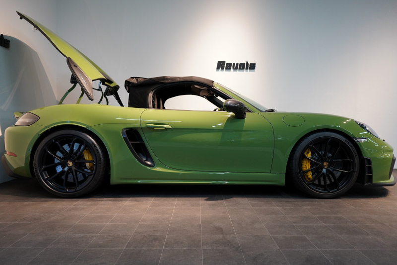 ポルシェ 718スパイダー 6MT ワンオーナー 左H PTSカラー/オリーブ