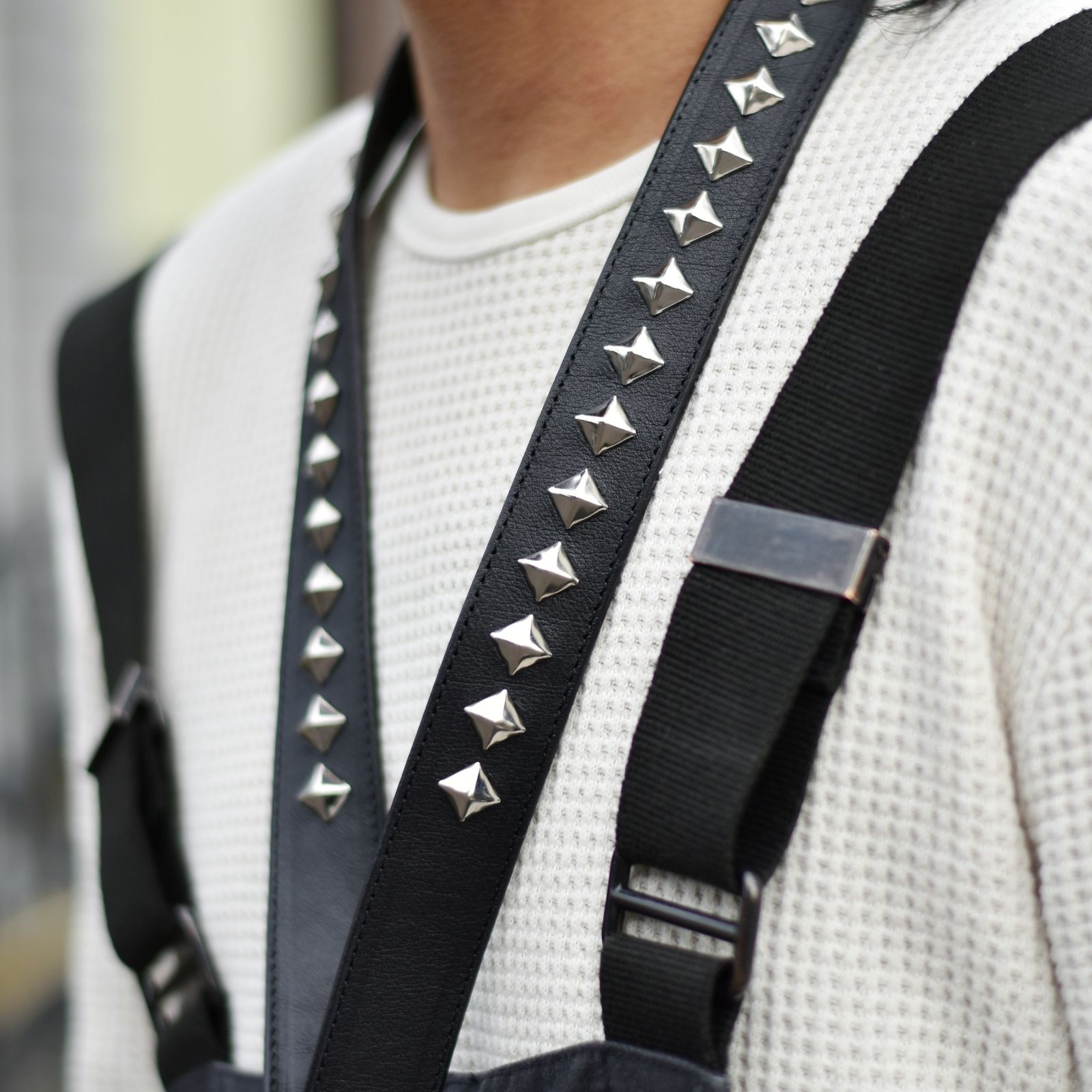 CALEE - STUDS LEATHER NECK STRAP (BLACK) / スタッズ ネック