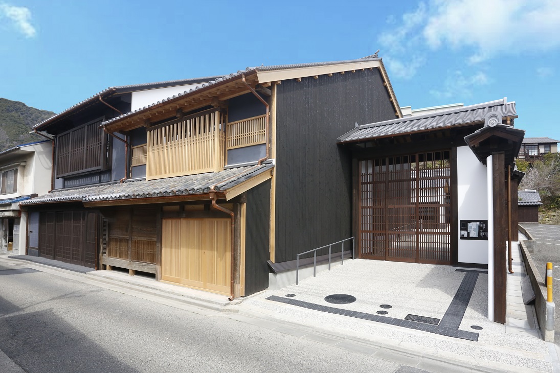 鞆町町並み保存拠点施設「鞆てらす」（ともちょうまちなみほぞんきょ