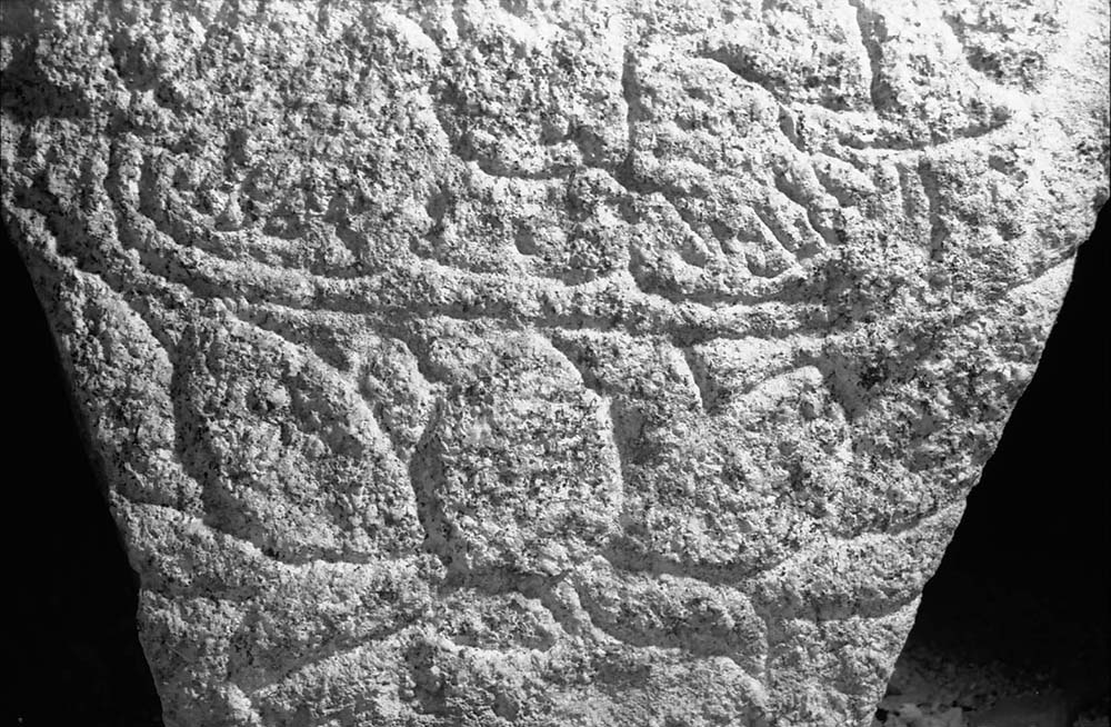 自然石線刻阿弥陀如来立像(藤尾石仏) | 生駒市デジタルミュージアム