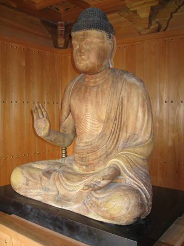 木造如来型坐像「福岡県指定有形文化財（彫刻）」 / 宮若市