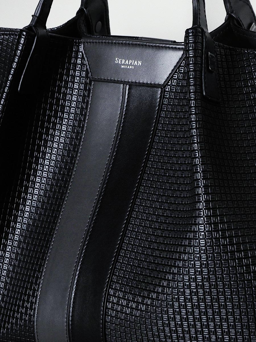 旅のお供に【SERAPIAN セラピアン】のシークレットバックは如何でしょ