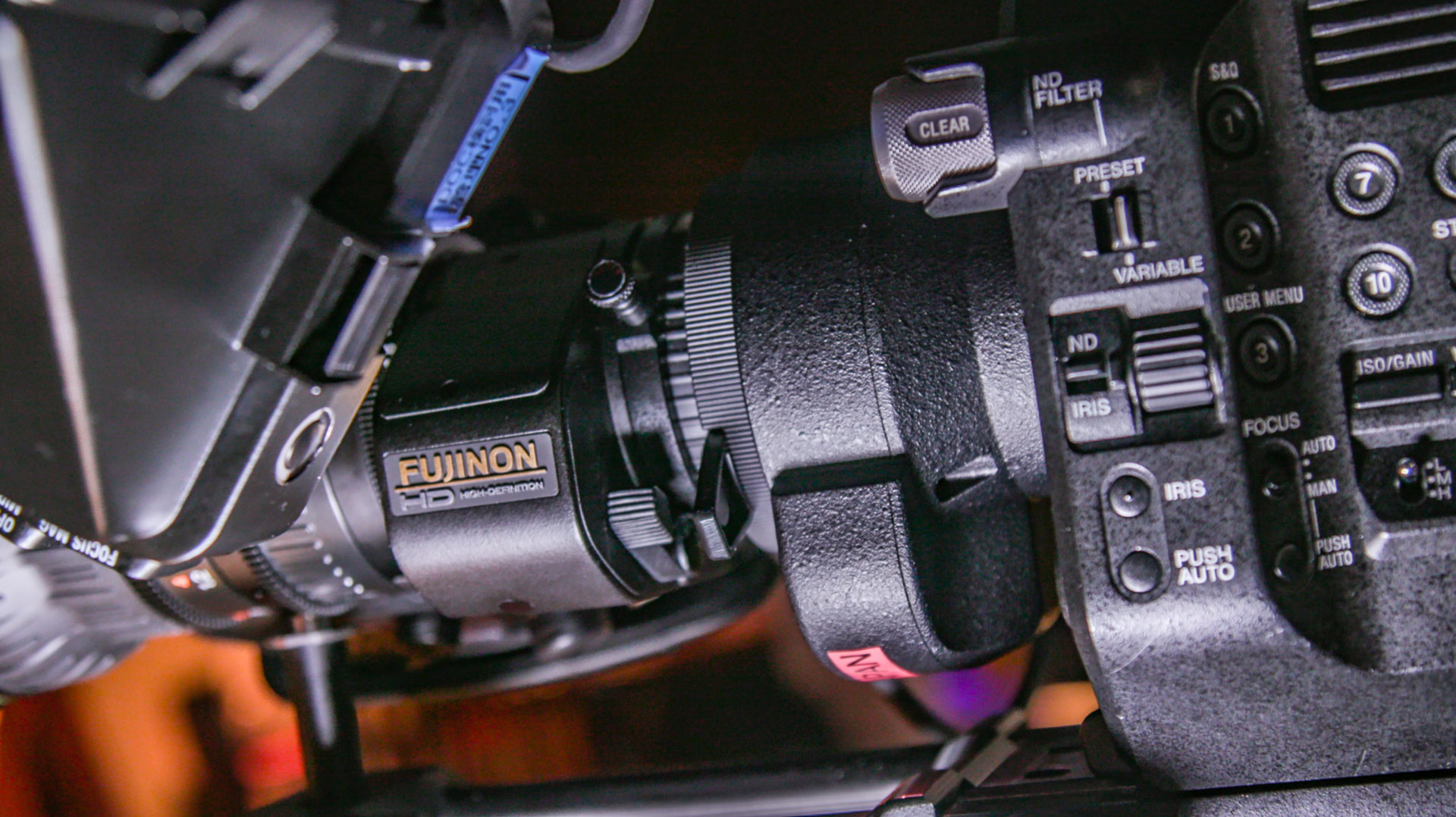 ソニーがFS7 / FS7 II 用B4マウントを発表 | CineD