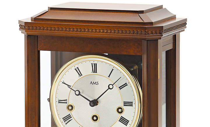 クラシックな高級機械式置き時計。ドイツ製AMS（アームス）の高級