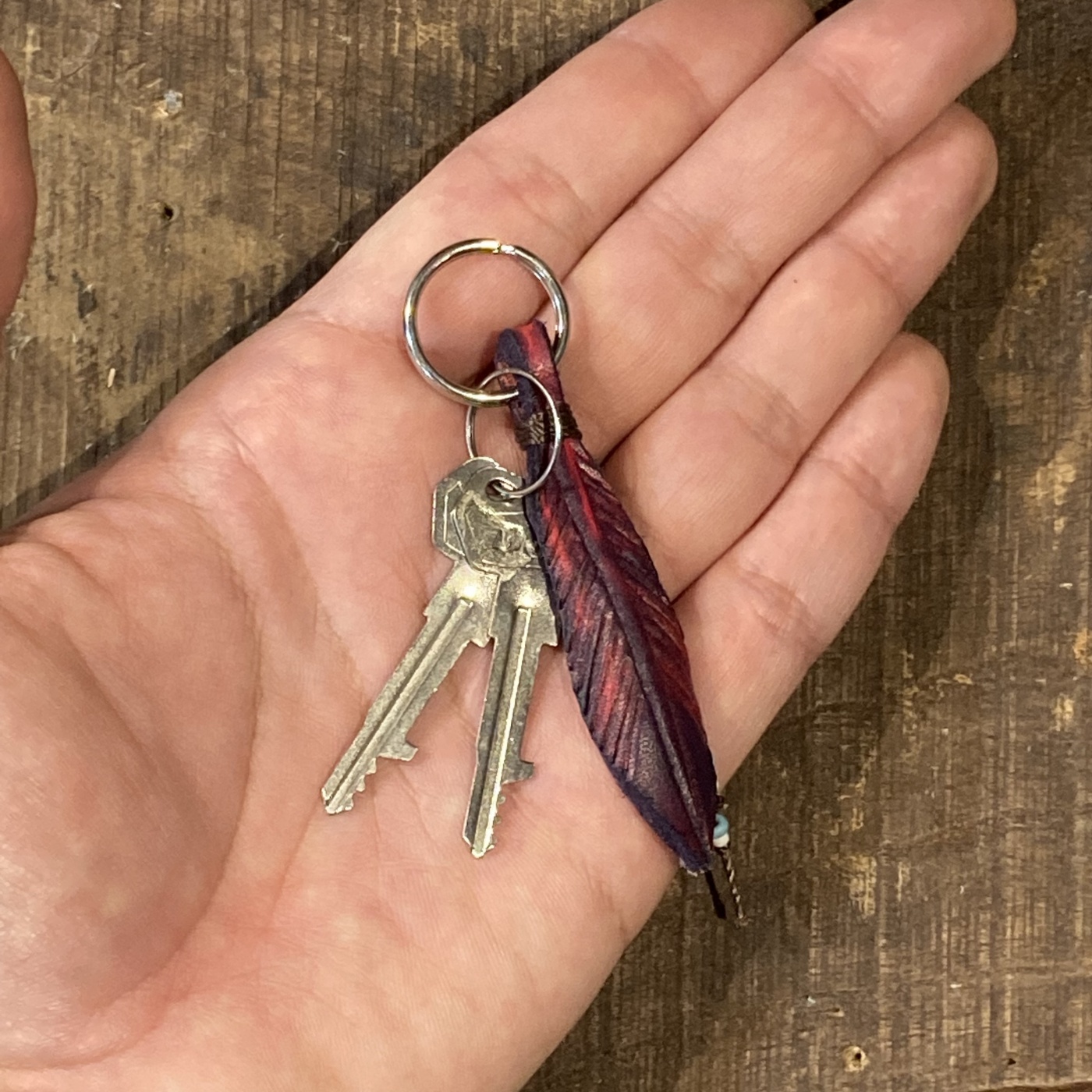 フェザーキーホルダー | ホリディ | クリスタ長堀