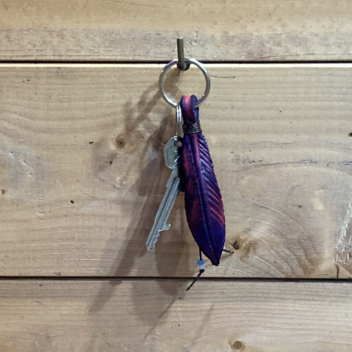 フェザーキーホルダー | ホリディ | クリスタ長堀