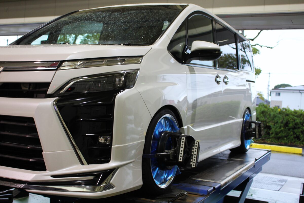 80VOXYに驚愕サイズのシュヴァートブルネン！リセッティングで内外