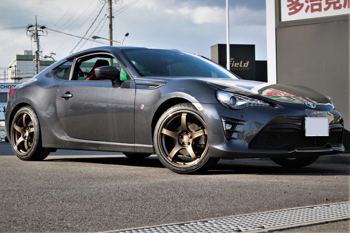 ZN6 86】アドバンTC-4をノーマル車高で18インチをツライチ装着