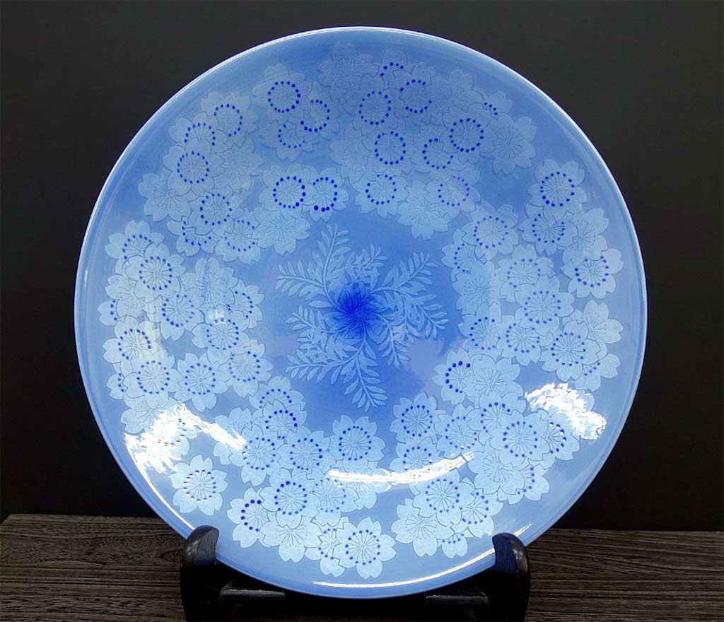 九谷焼 中田一於 13号飾皿 淡青釉裏銀彩桜文 - CRAFTS DESIGN