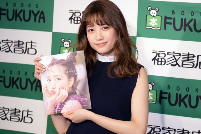 加藤玲奈、“全てを出した”ファースト写真集は「女の子のためのエロ本
