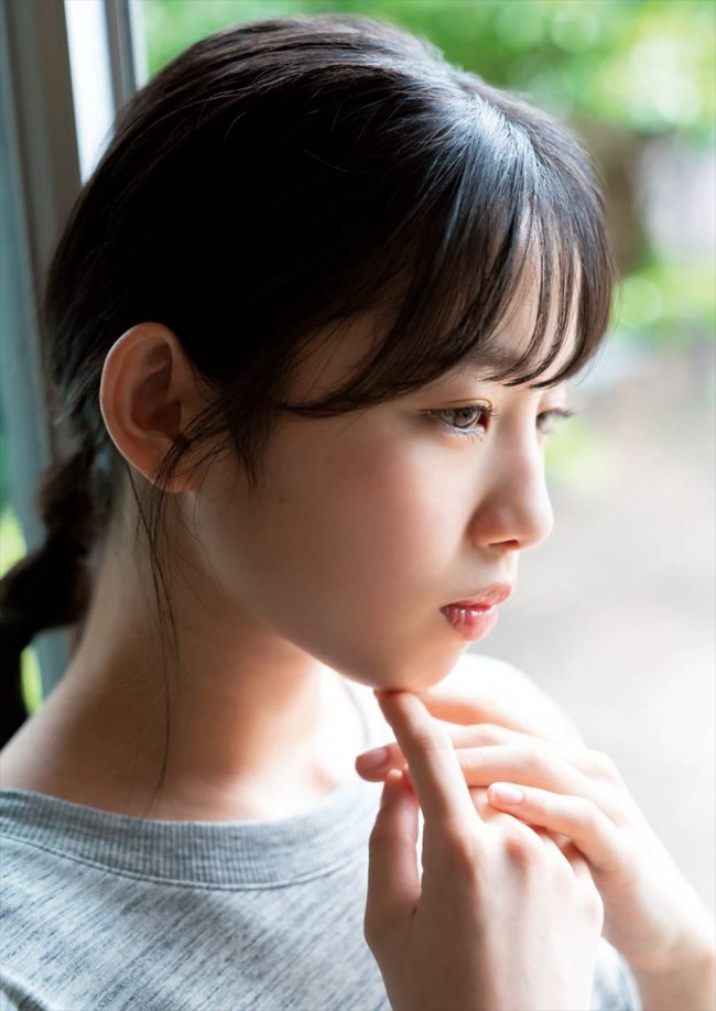 アンジュルム・ 伊勢鈴蘭、16歳の“逸材” ソロ初グラビア - エンタメ