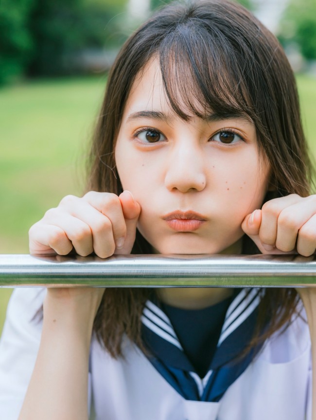 写真）日向坂46・小坂菜緒、初の水着カット公開 白ビキニでピュアな