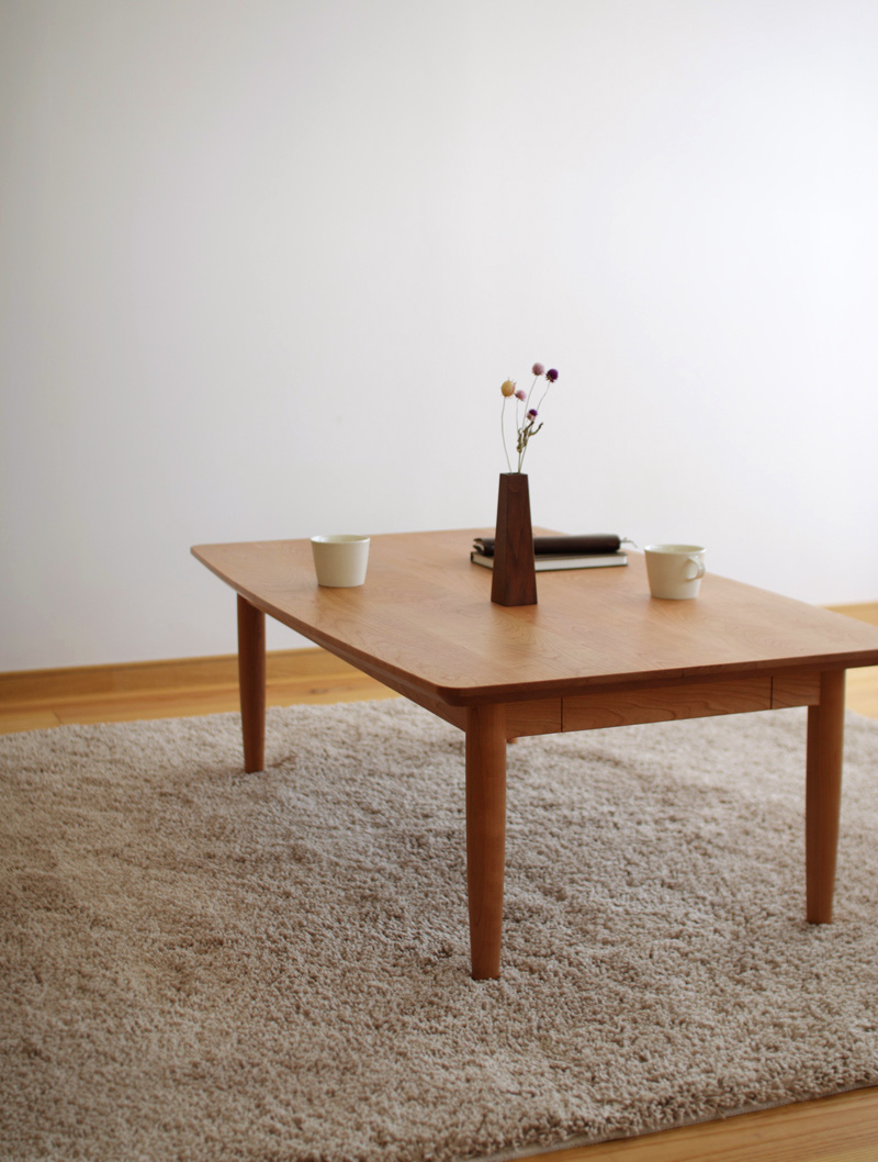 チェリー無垢材の引き出し付きローテーブル（丸脚の座卓）T-138 家具