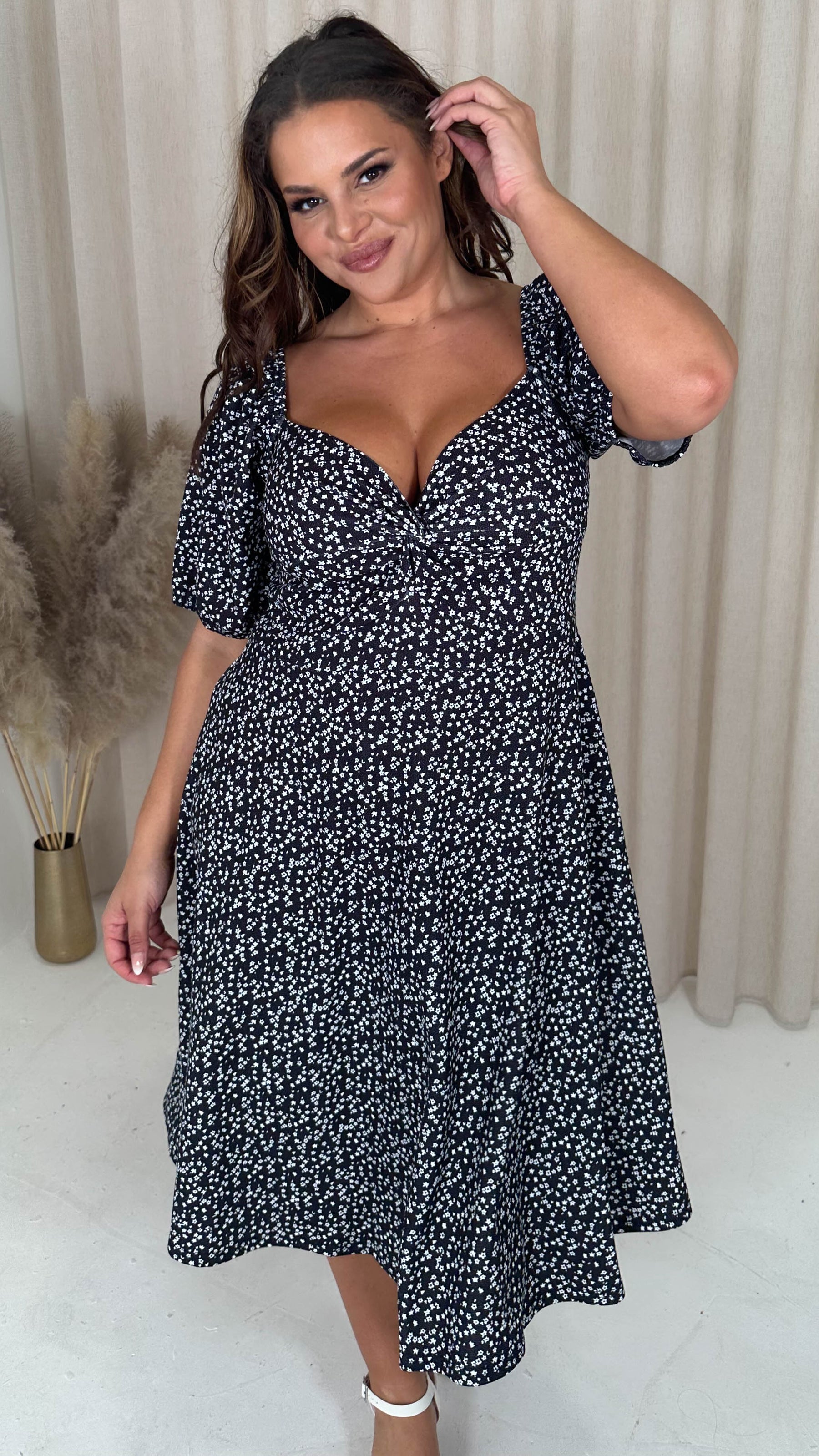 CurveWow Knot Front Milkmaid Skater Dress Mono Ditsy – Curvewow