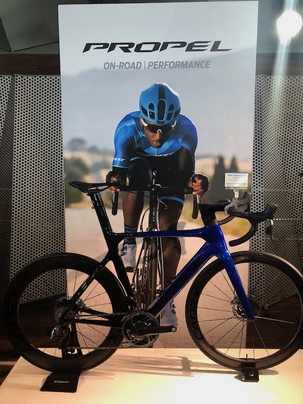 GUSTO（グスト）大人気・お買い得 カーボンロード 【 RCR