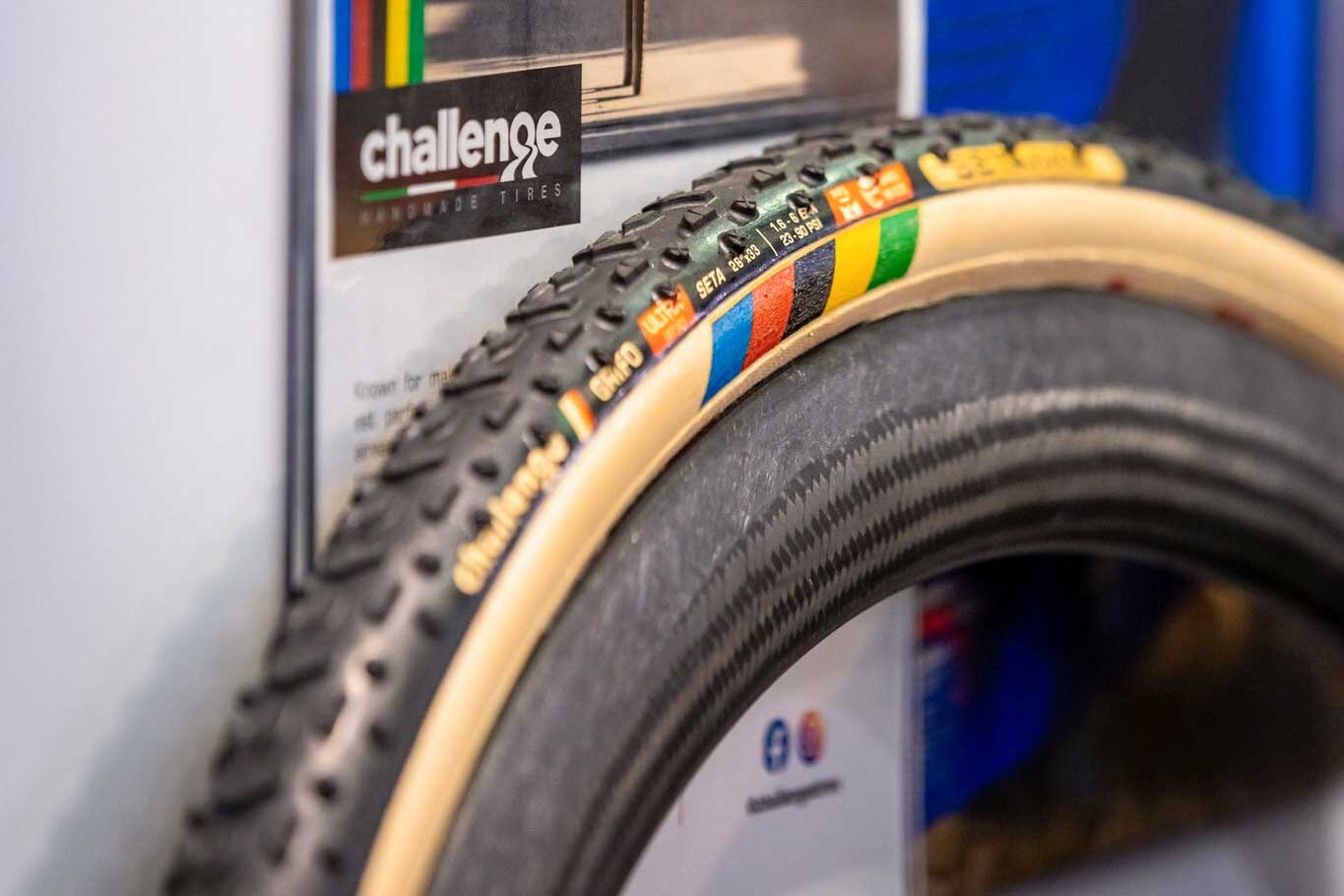 challenge] チャレンジのハンドメイドチューブレスレディCXタイヤ