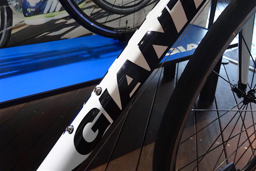 GIANT 2017年モデル：軽くてスポーティな新型クロスバイク「CROSTAR