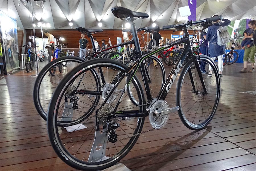 GIANT 2017年モデル：軽くてスポーティな新型クロスバイク「CROSTAR