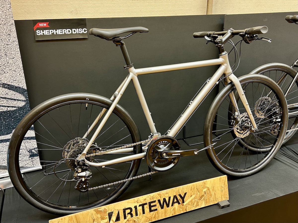 油圧ディスク＆フロントダブルになったRITEWAYのクロスバイク