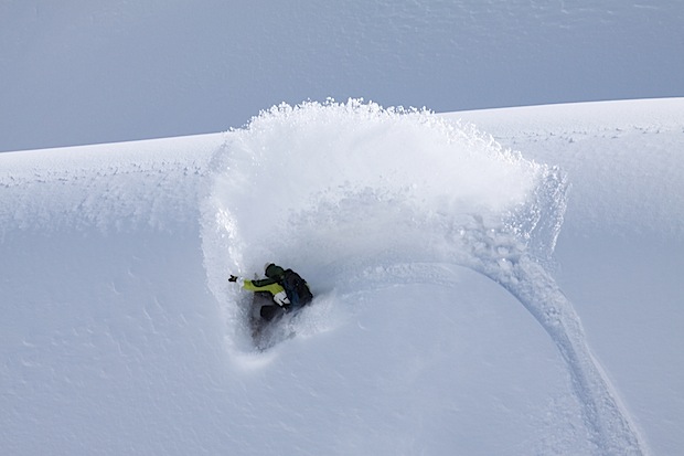 ニセコ発の世界的なムーブメント！ 「スノーサーフィン」道場に入って