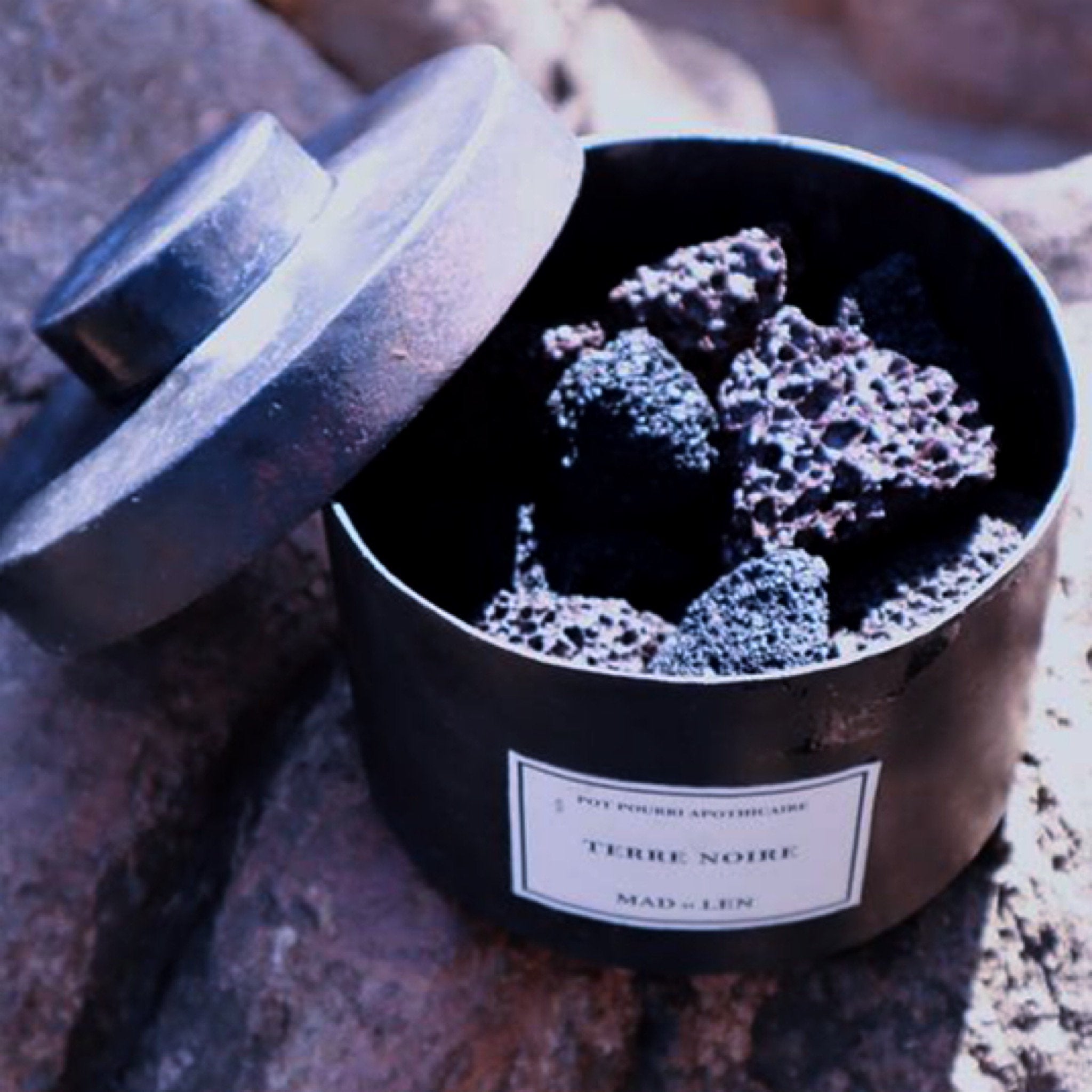 MAD et LEN-POTPOURRI LAVA ROCK 