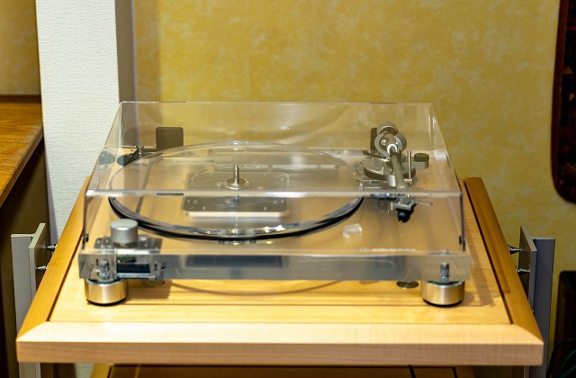 オーディオテクニカ 60周年記念アクリル製ターンテーブル「AT-LP2022