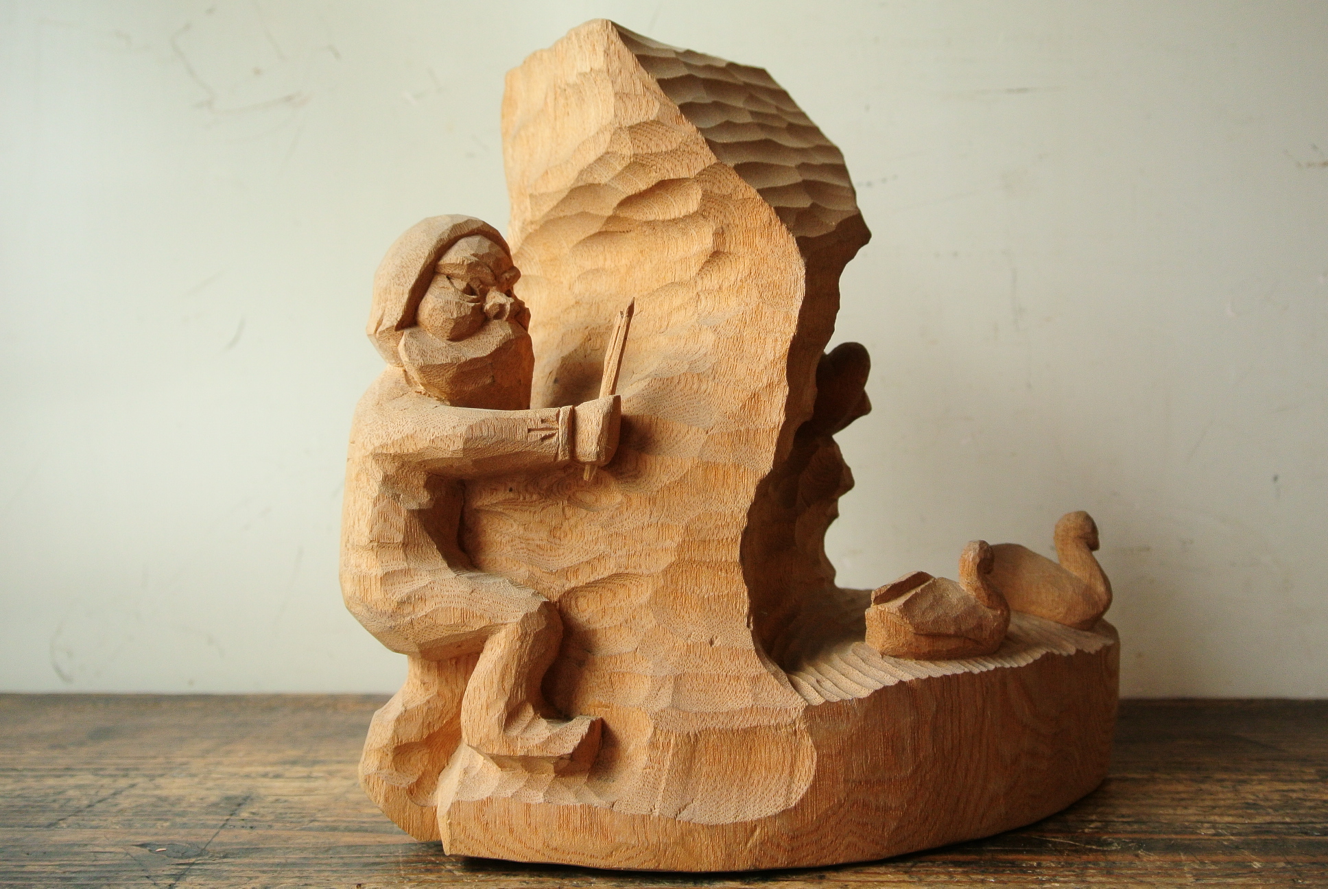 値下げ！「鴨を狙うアイヌ」木彫 - アンティーク雑貨・古道具の札幌