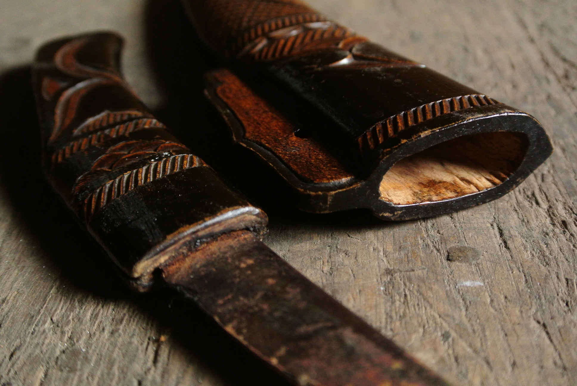 アイヌ民具 黒塗蕾鱗文マキリ - アンティーク雑貨・古道具の札幌