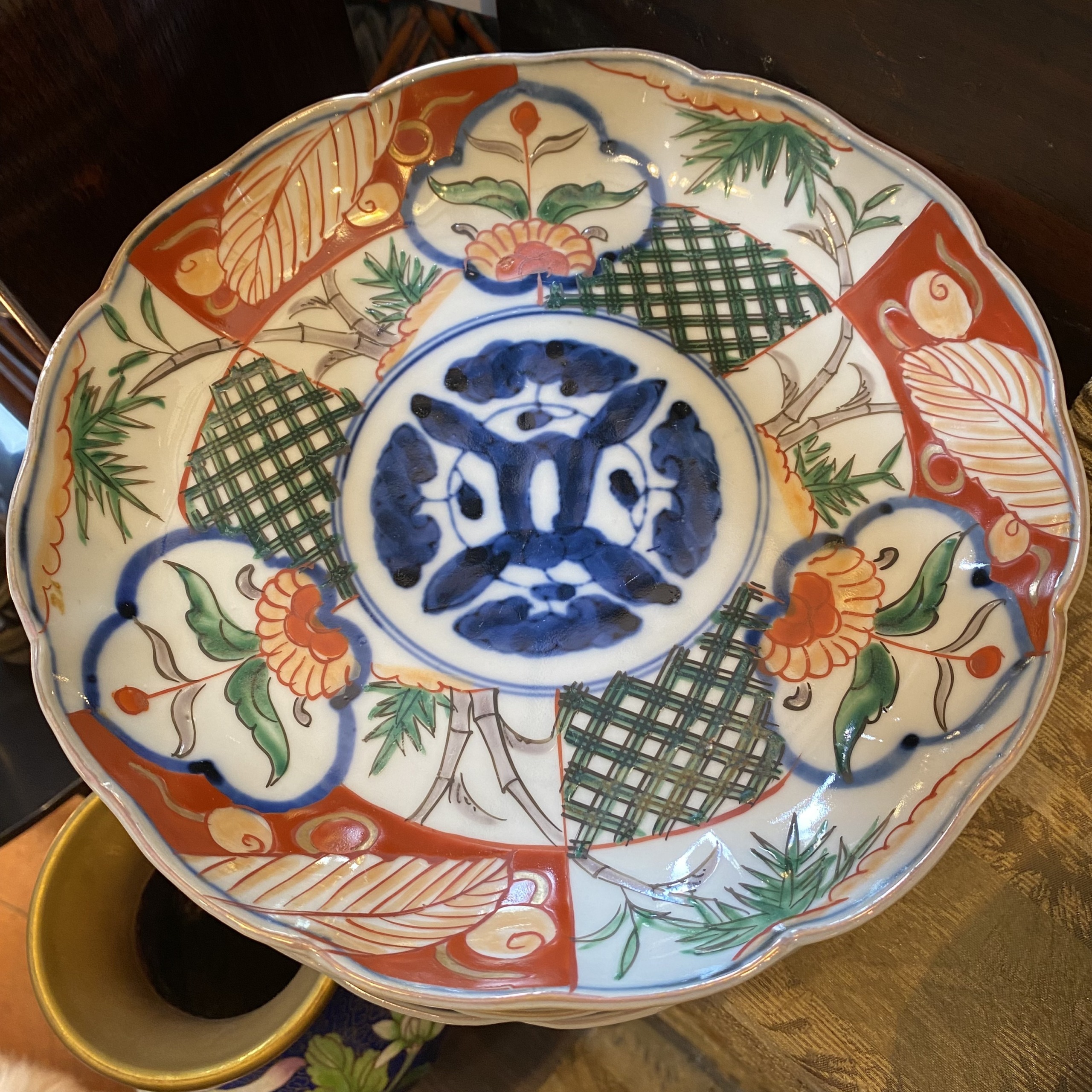 伊万里焼 7寸皿 赤絵 竹、花、三重菱 | Antique Nanae