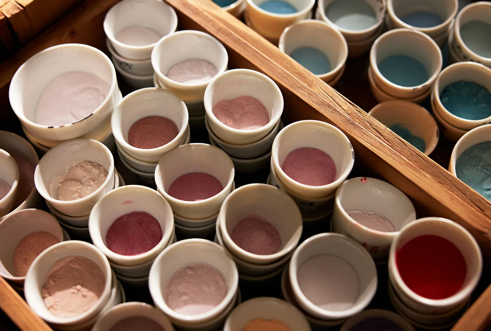 釉薬の色彩表現 | 安藤七宝店公式Webサイト