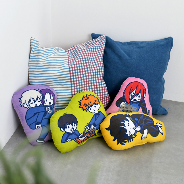 ブルーロック｜ダイカットクッション（潔と國神）