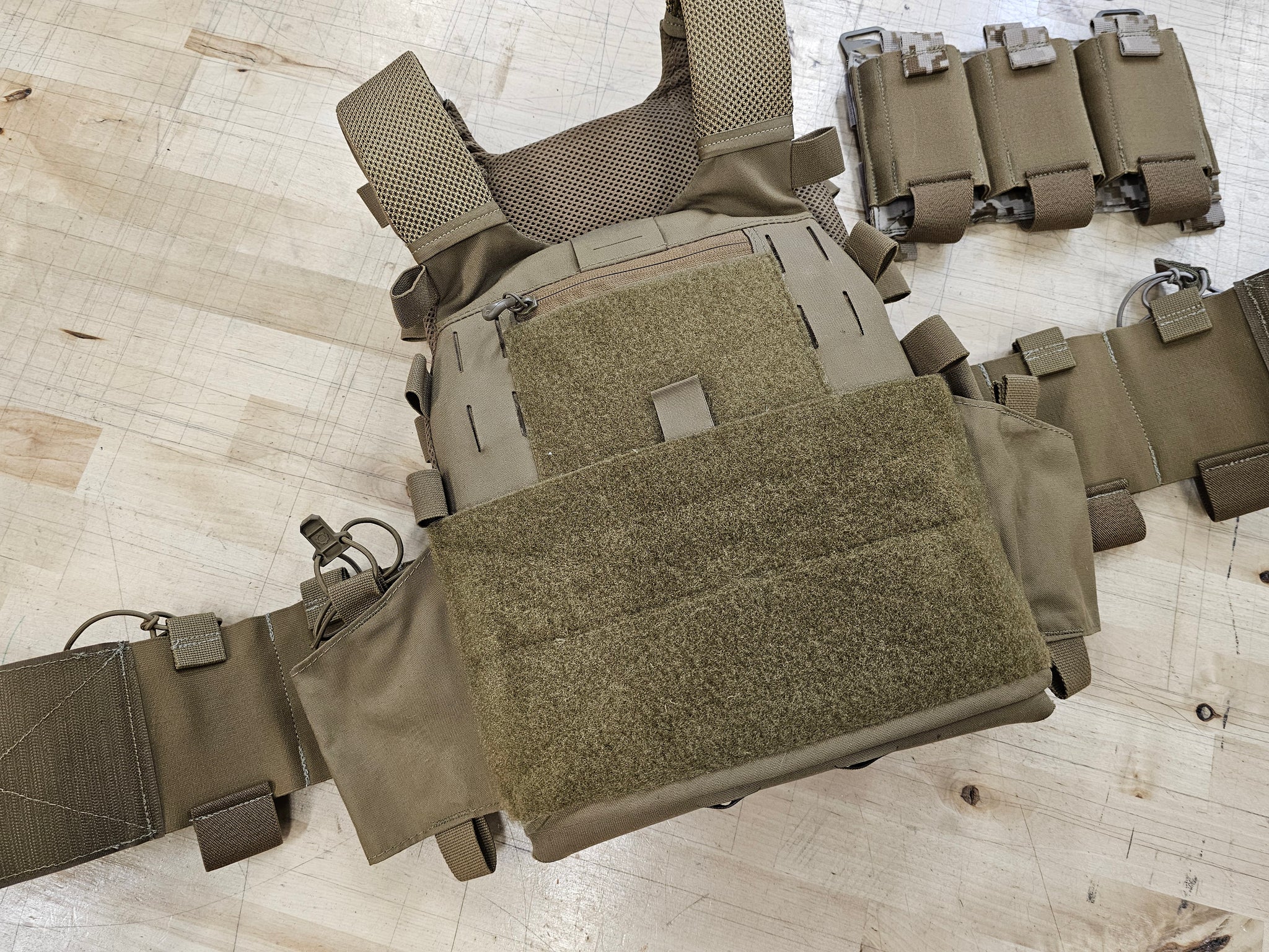 RE Factor x Ferro Concepts Advanced Slickster in Coyote Brown Sz