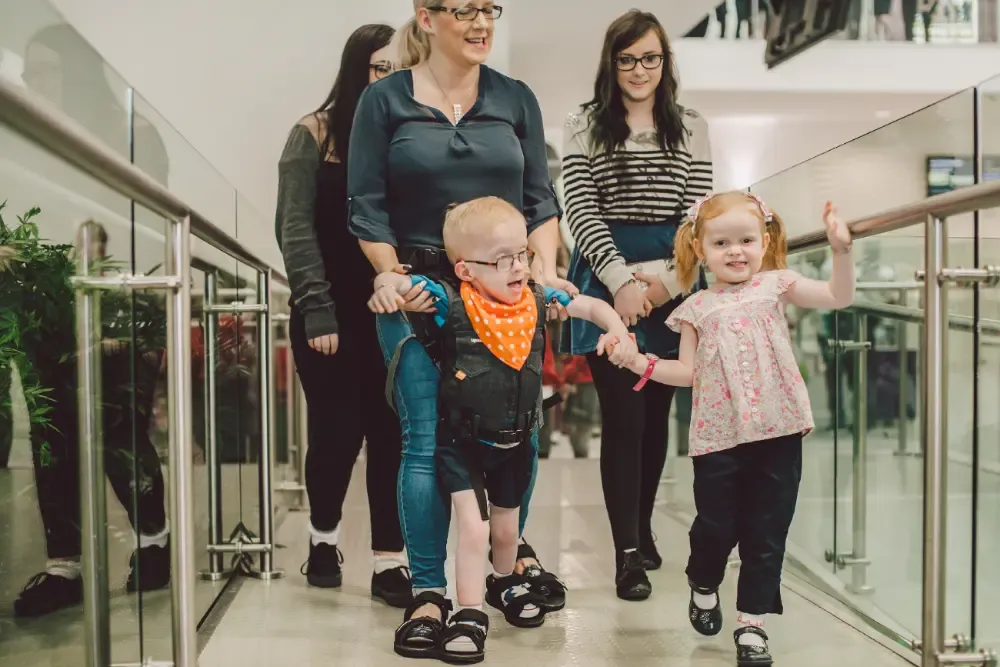 子ども用 立位移動補助具 Firefly アップシー | アビリティーズ・ケア