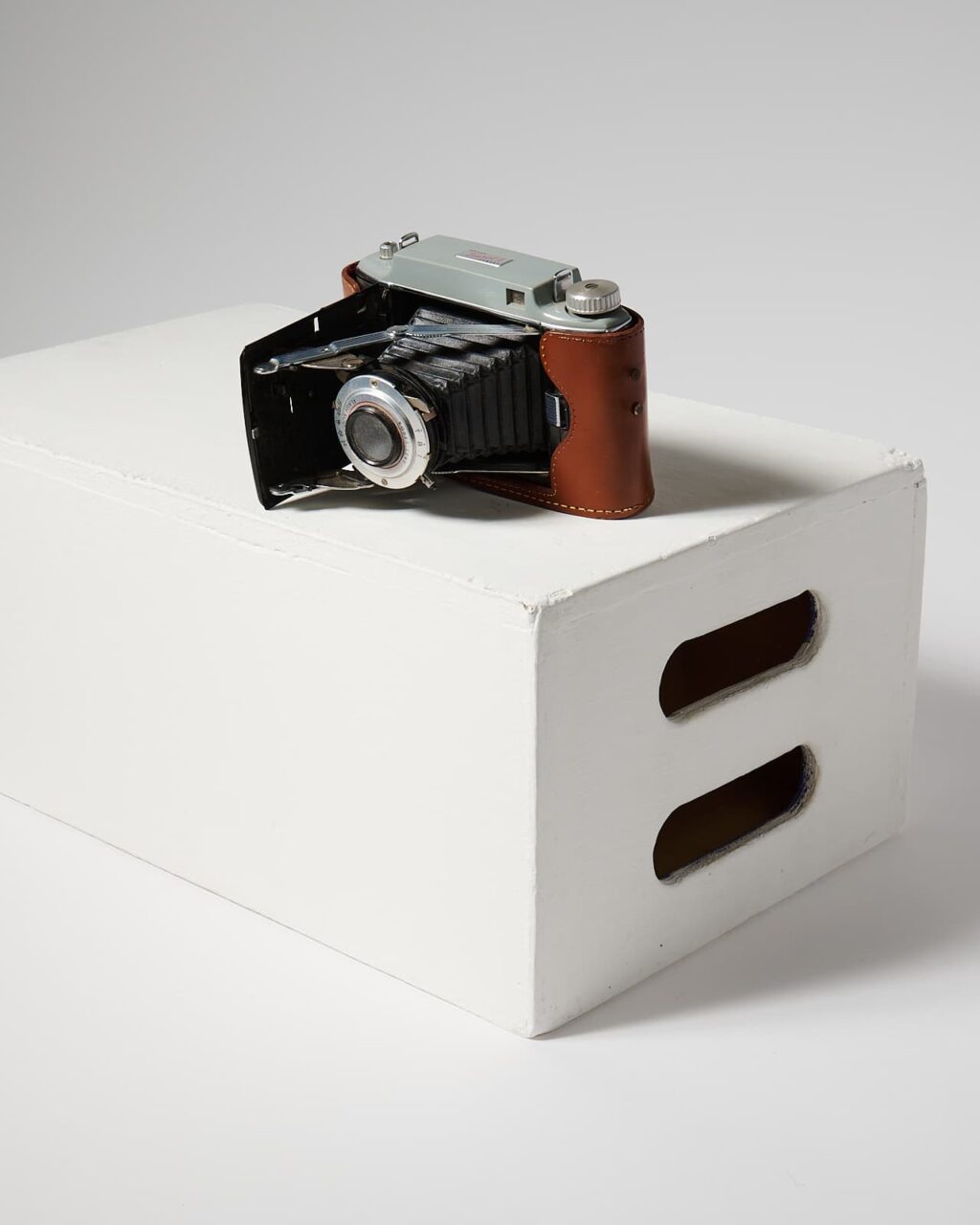 VC050 Kodak II Tourist Accordion Camera Prop Rental - ACME Brooklyn