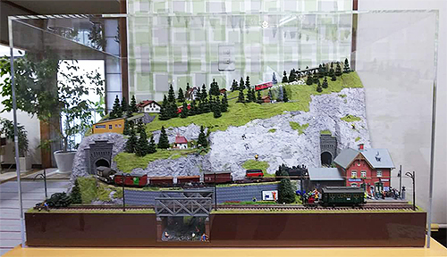 鉄道模型用アクリルケース｜お客様活用事例 40123198｜アクリ屋ドットコム