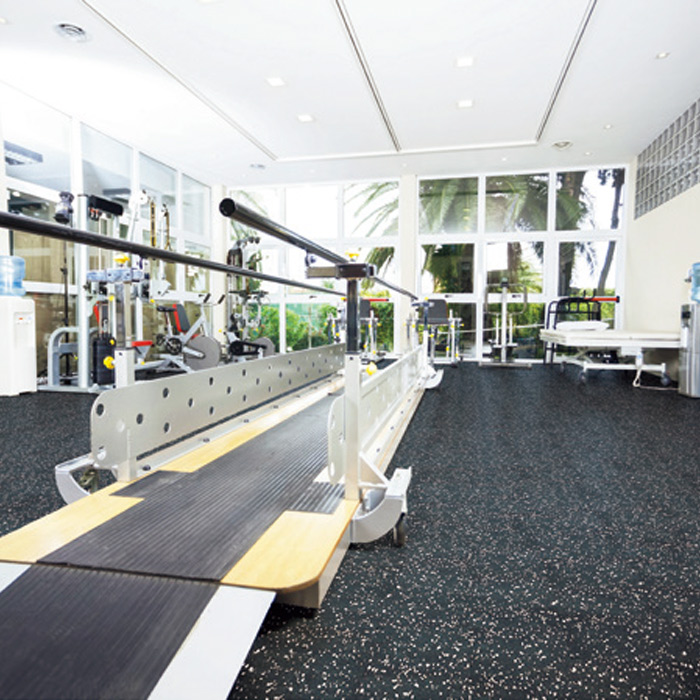 スポーツラバーフロア インターロック ラミネートタイプ ホワイト