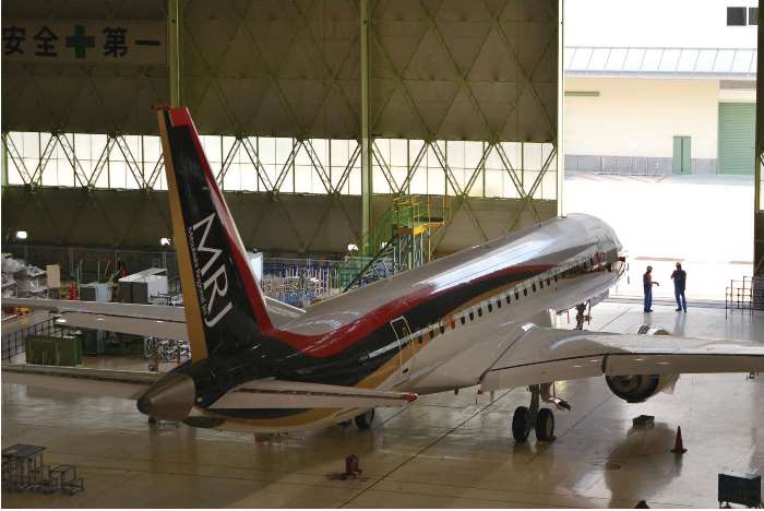 MRJ ロールアウト ～ Flying into the future ～ | 一般財団法人