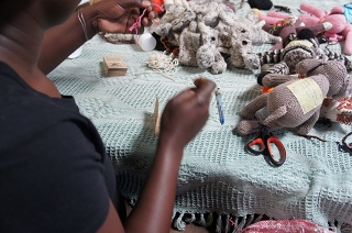 ケナナニッターズKENANA 編みぐるみニット【アフリカンスクエアー】