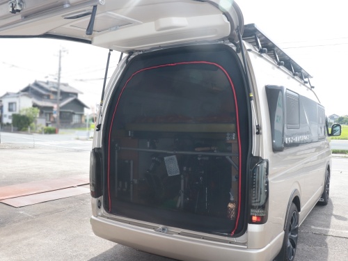 アイズ-スクリーン|リアゲートネット|防⾍‧⾍よけ‧⽬隠し|ハイエース