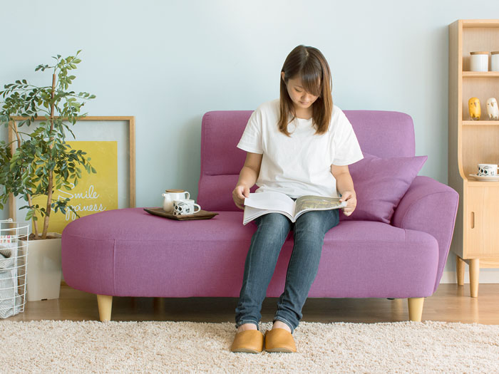 2人掛けカウチソファ 広め座面 開放感ある片肘デザイン ファブリック