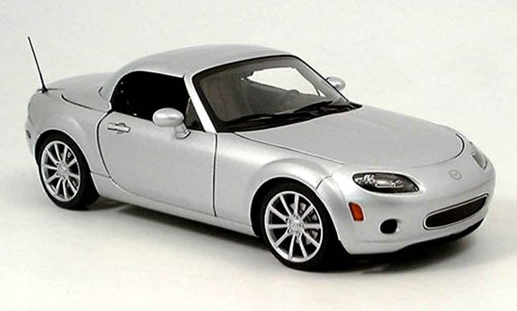Diecast model cars Mazda MX5 1/18 Triple 9 Collection white 2015