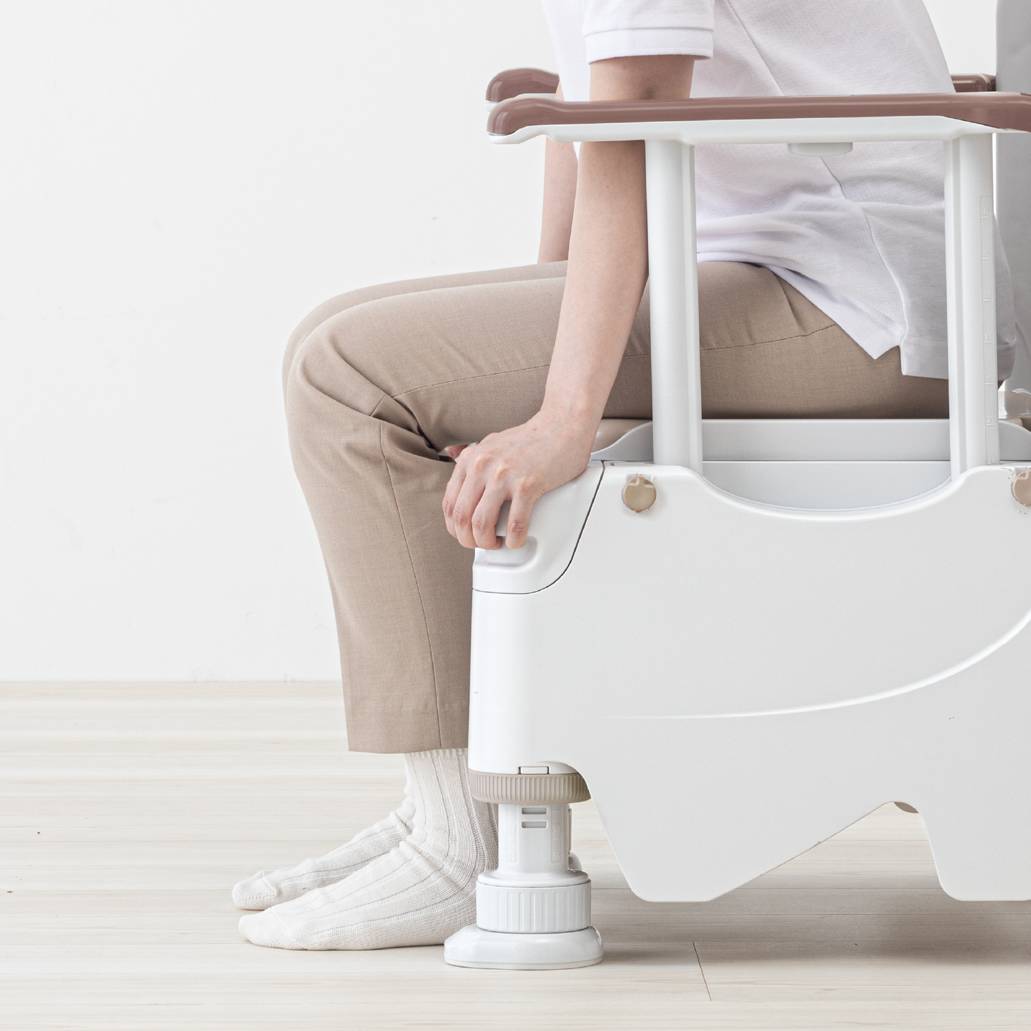 ポータブルトイレ FX-30S ”らくゾウくん” | 【安寿】の介護用品