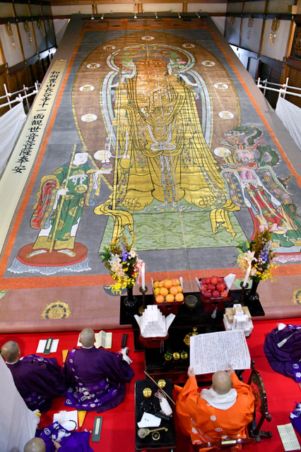 長さ16m、国内最大級の掛け軸公開 奈良・長谷寺 [奈良県]：朝日新聞